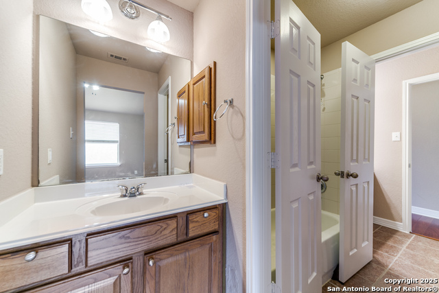 Listing photo id 19 for 3354 Highline