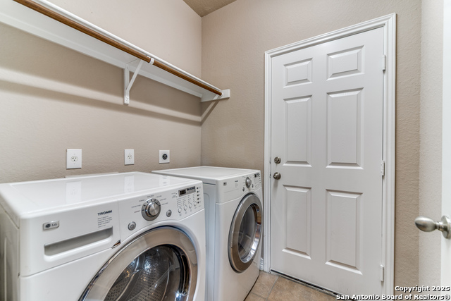 Listing photo id 20 for 3354 Highline