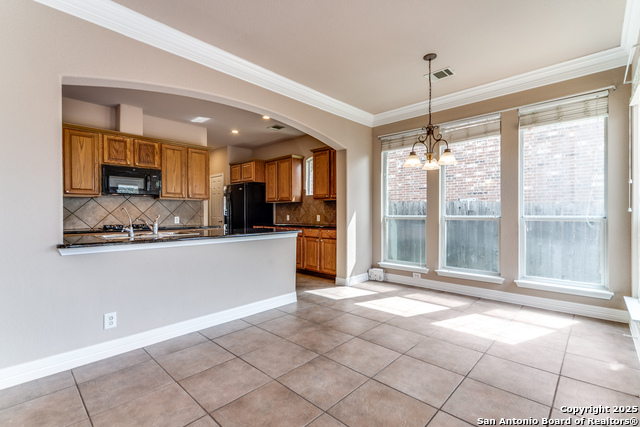 Listing photo id 4 for 3354 Highline