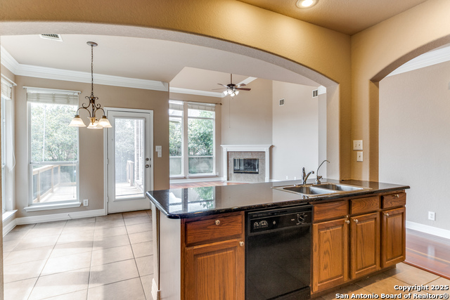 Listing photo id 7 for 3354 Highline