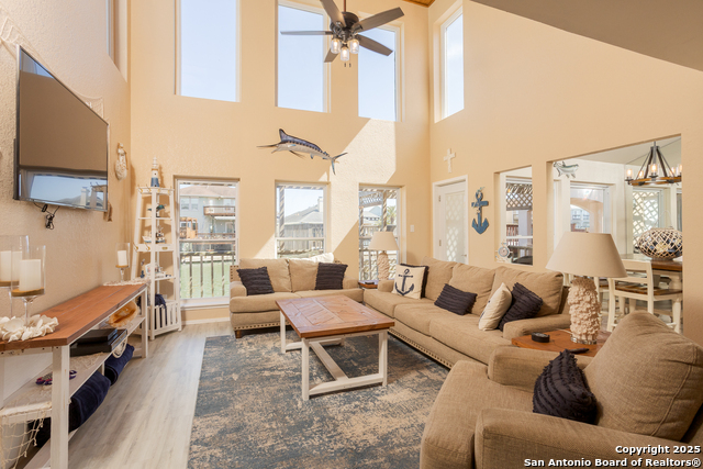 Listing photo id 4 for 15350 Tortuga
