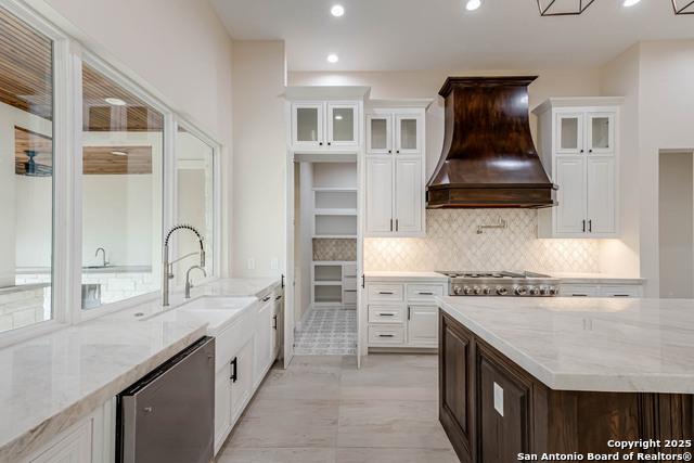 Listing photo id 9 for 1281 Adyson Ridge