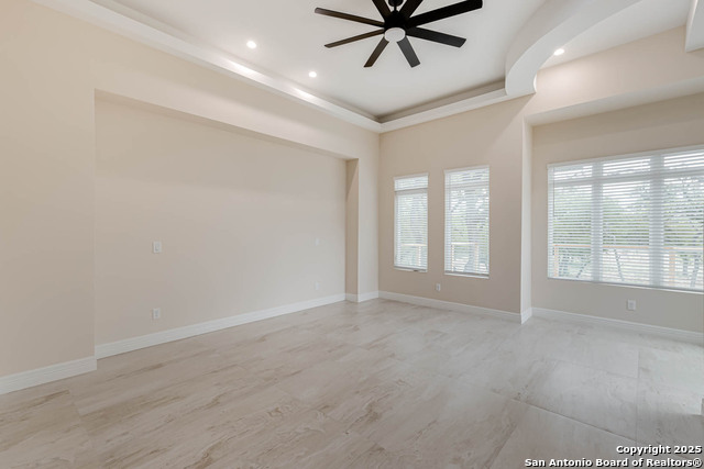 Listing photo id 16 for 1281 Adyson Ridge