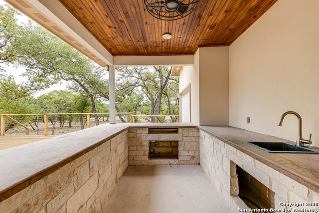 Listing photo id 33 for 1281 Adyson Ridge