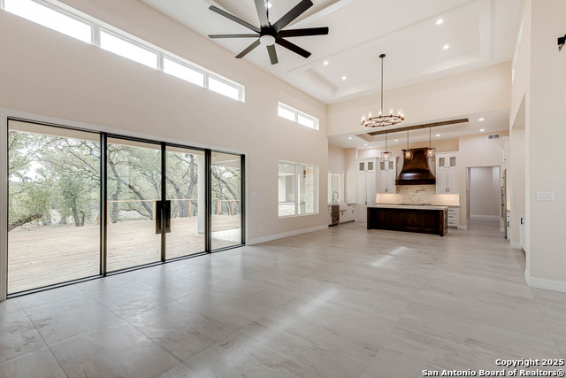 Listing photo id 4 for 1281 Adyson Ridge