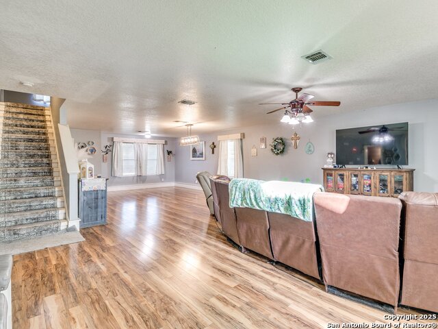 Listing photo id 11 for 689 Northgap