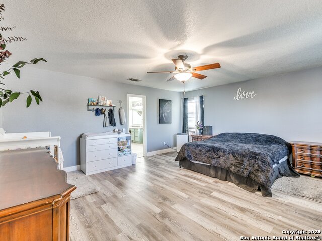 Listing photo id 12 for 689 Northgap
