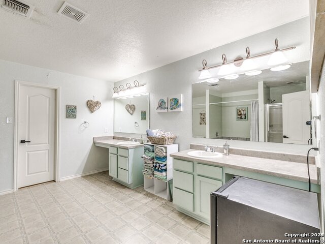 Listing photo id 14 for 689 Northgap