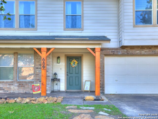 Listing photo id 0 for 689 Northgap