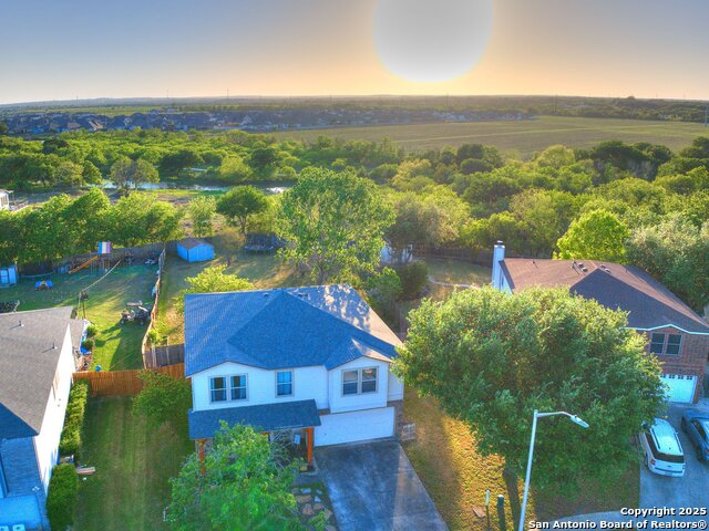 Listing photo id 25 for 689 Northgap
