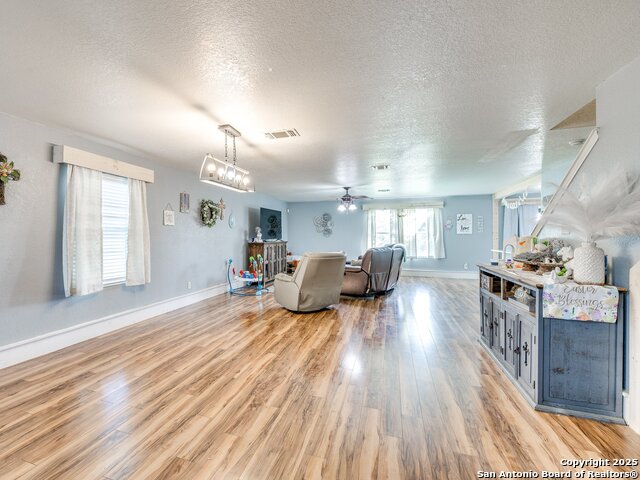 Listing photo id 1 for 689 Northgap
