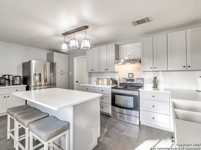 Listing photo id 5 for 689 Northgap