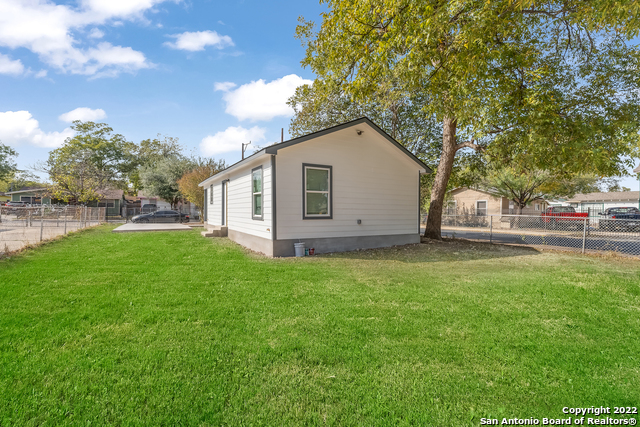 Image 10 of 28 For 402 San Horacio Ave S