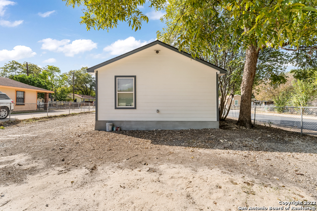 Image 11 of 28 For 402 San Horacio Ave S