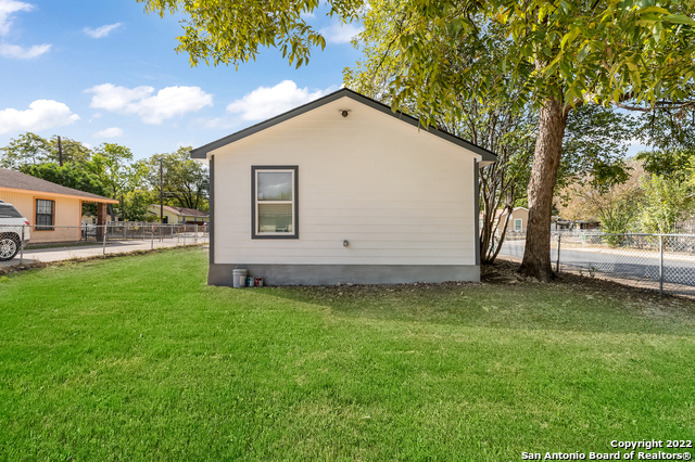 Image 12 of 28 For 402 San Horacio Ave S