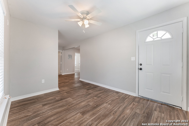 Image 16 of 28 For 402 San Horacio Ave S