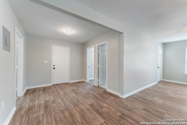 Image 20 of 28 For 402 San Horacio Ave S