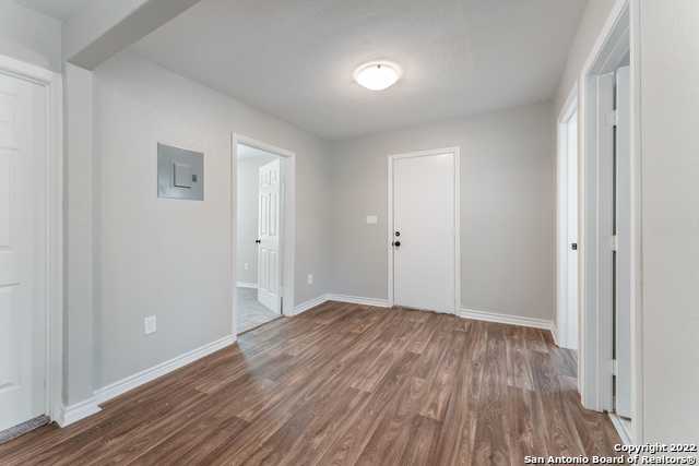 Image 21 of 28 For 402 San Horacio Ave S