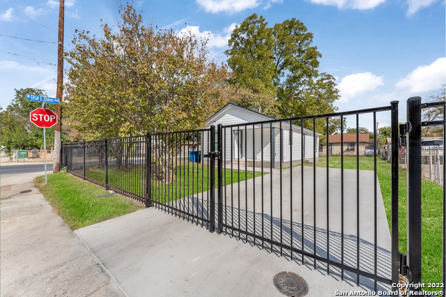 Image 3 of 28 For 402 San Horacio Ave S