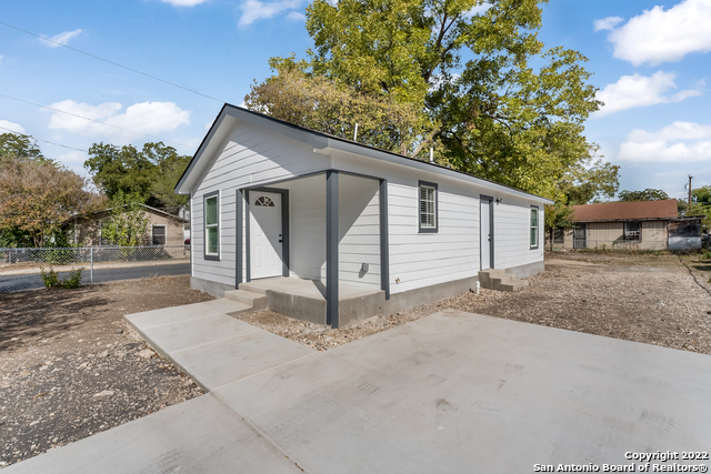 Image 4 of 28 For 402 San Horacio Ave S
