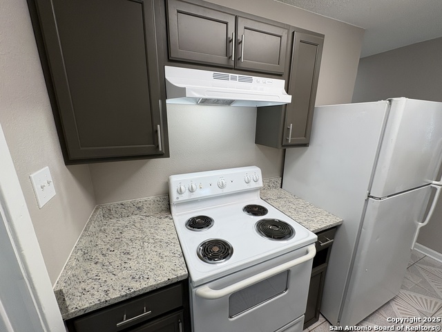 Image 16 of 25 For 606 Crockett