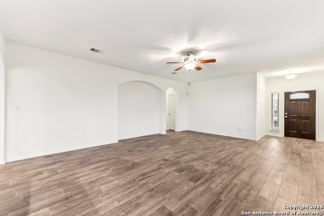 Listing photo id 1 for 704 Manzano