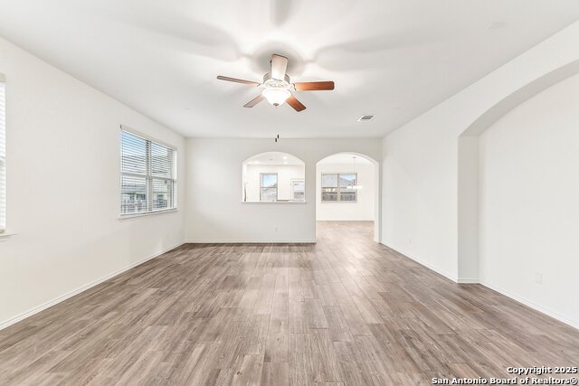 Listing photo id 2 for 704 Manzano