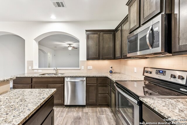 Listing photo id 5 for 704 Manzano