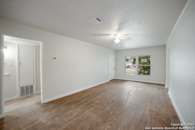 Image 4 of 13 For 127 Antrim Dr