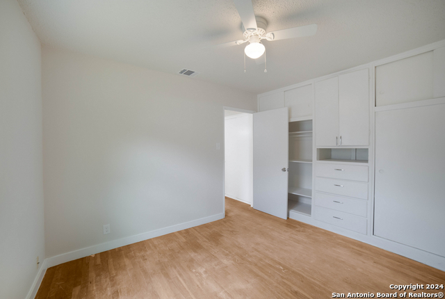 Image 8 of 13 For 127 Antrim Dr