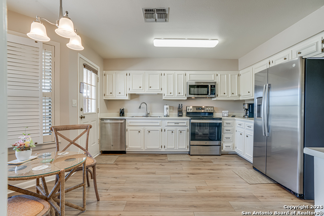 Image 15 of 34 For 2611 Eisenhauer Road  1603