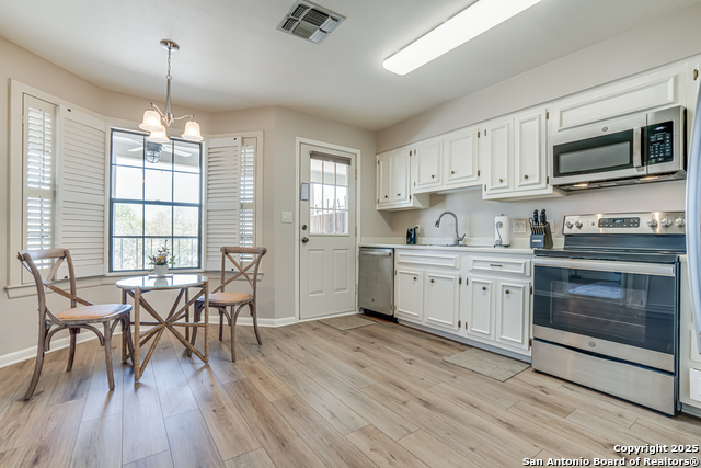 Image 17 of 34 For 2611 Eisenhauer Road  1603