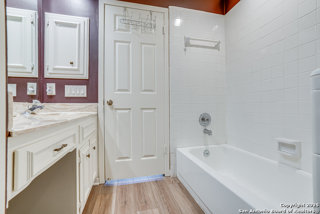 Image 27 of 34 For 2611 Eisenhauer Road  1603
