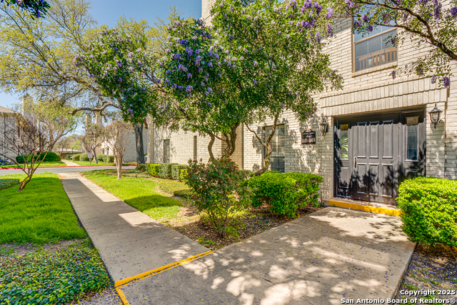 Image 4 of 34 For 2611 Eisenhauer Road  1603