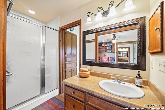 Listing photo id 18 for 2802 State Highway 46