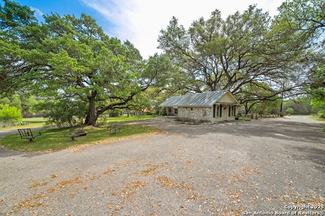 Listing photo id 27 for 2802 State Highway 46