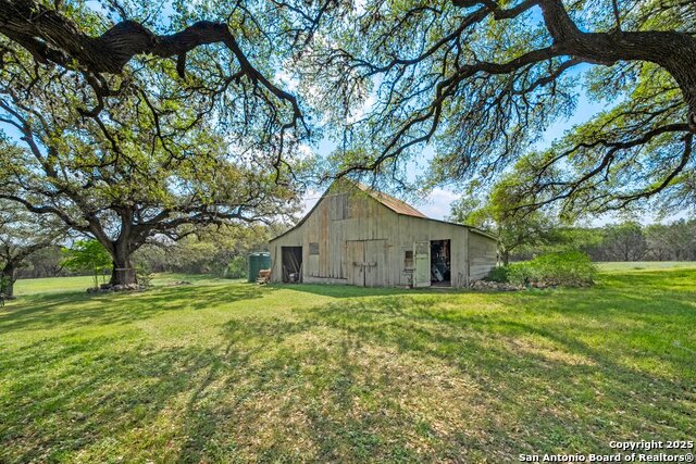 Listing photo id 32 for 2802 State Highway 46
