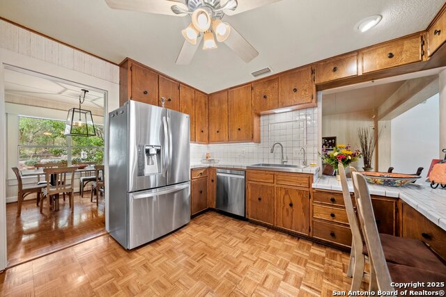 Listing photo id 7 for 2802 State Highway 46