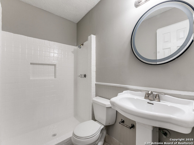 Image 17 of 21 For 5939 Viva Max Dr