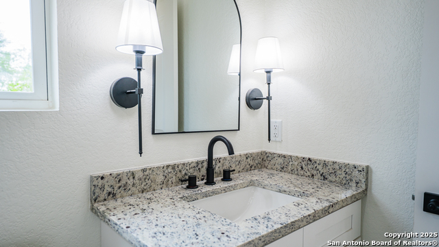 Image 19 of 34 For 16713 Tapatio St