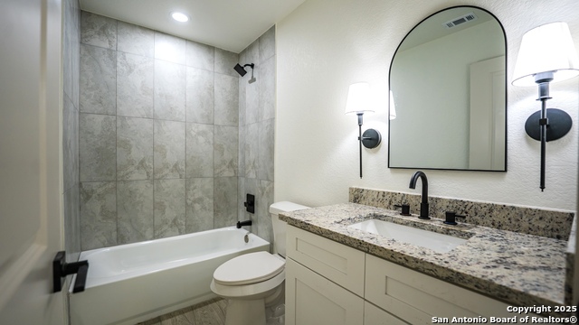 Image 28 of 34 For 16713 Tapatio St