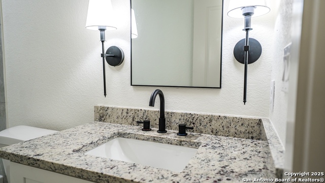 Image 30 of 34 For 16713 Tapatio St