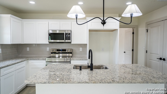 Image 6 of 34 For 16713 Tapatio St