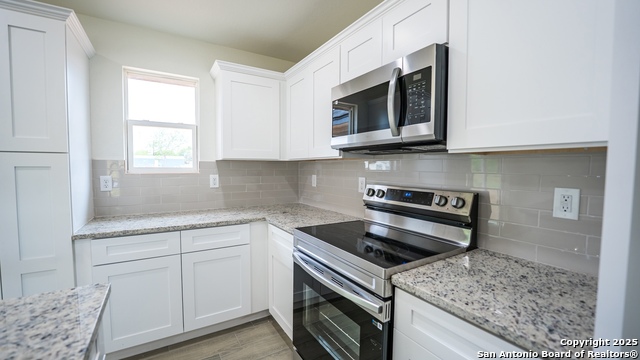 Image 9 of 34 For 16713 Tapatio St
