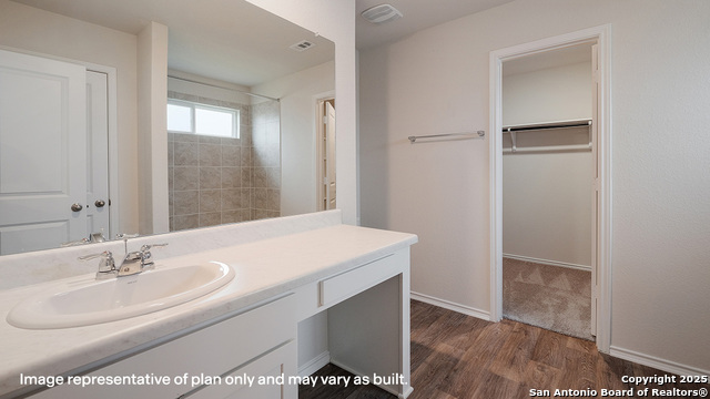 Image 14 of 79 For 1116 Andean Emerald