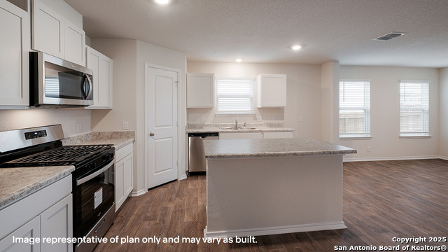 Image 4 of 79 For 1116 Andean Emerald