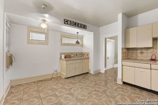 Image 11 of 35 For 1141 Highland Blvd E