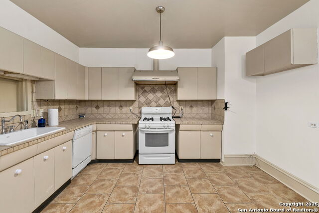 Image 12 of 35 For 1141 Highland Blvd E