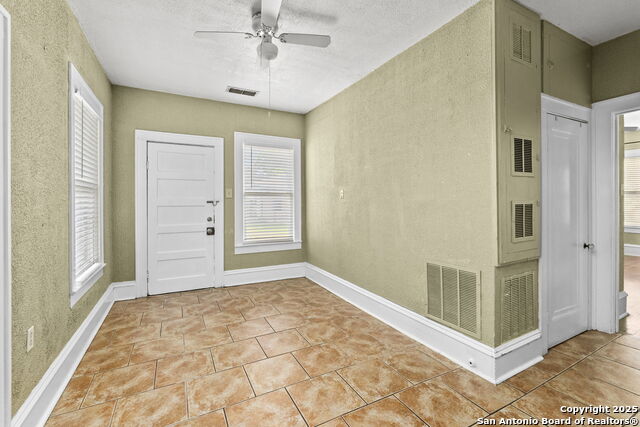 Image 14 of 35 For 1141 Highland Blvd E