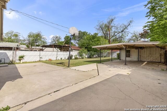 Image 33 of 35 For 1141 Highland Blvd E